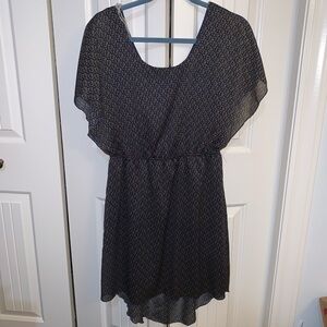 NWOT open back dress with open sleeves / flowy asymmetrical hemline